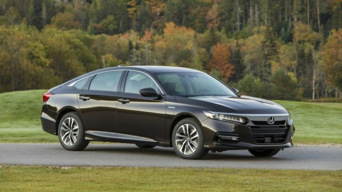 Honda запускает продажи гибридного седана Accord - Фото 1