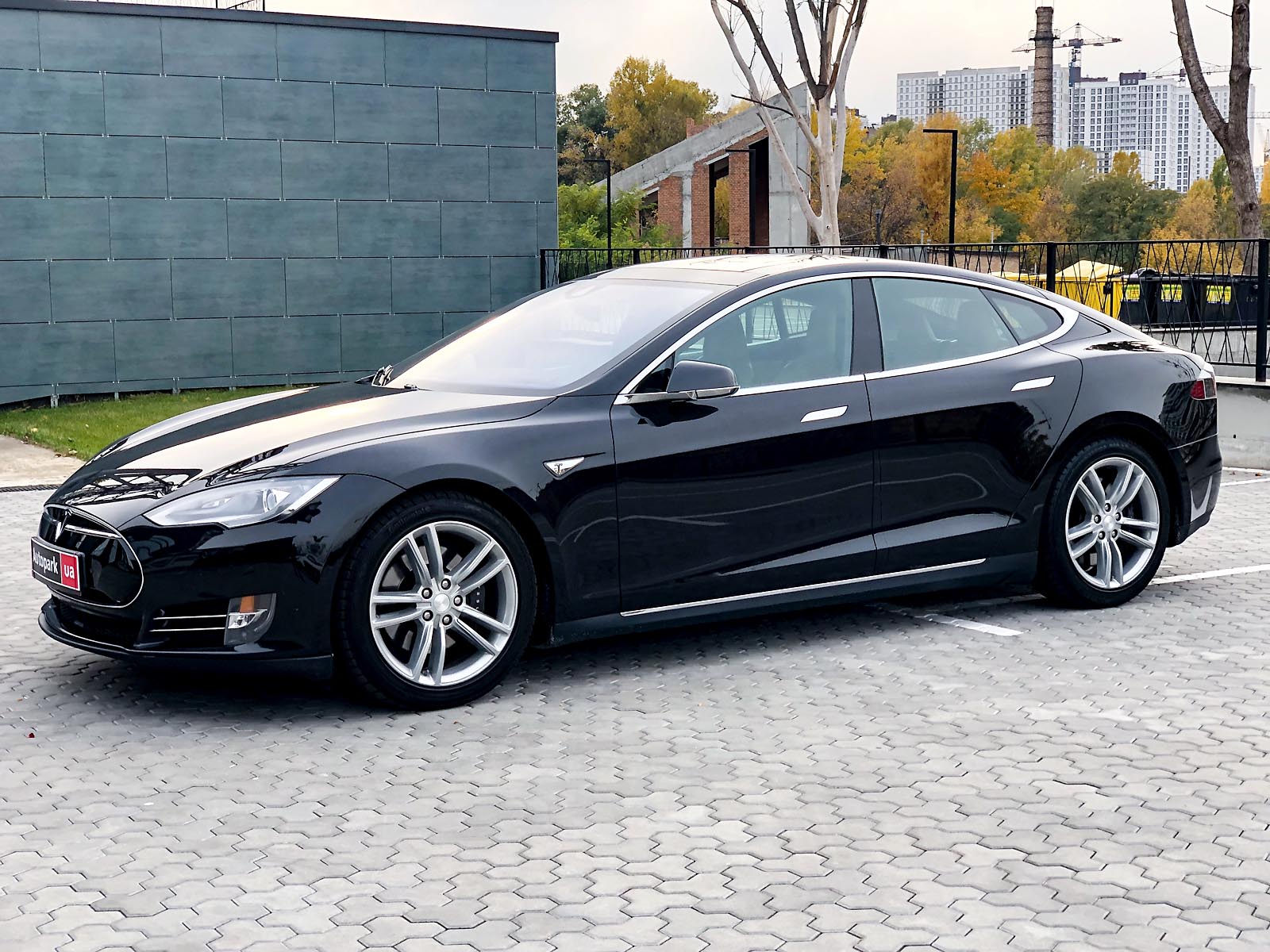 Tesla Model S - Фото 2