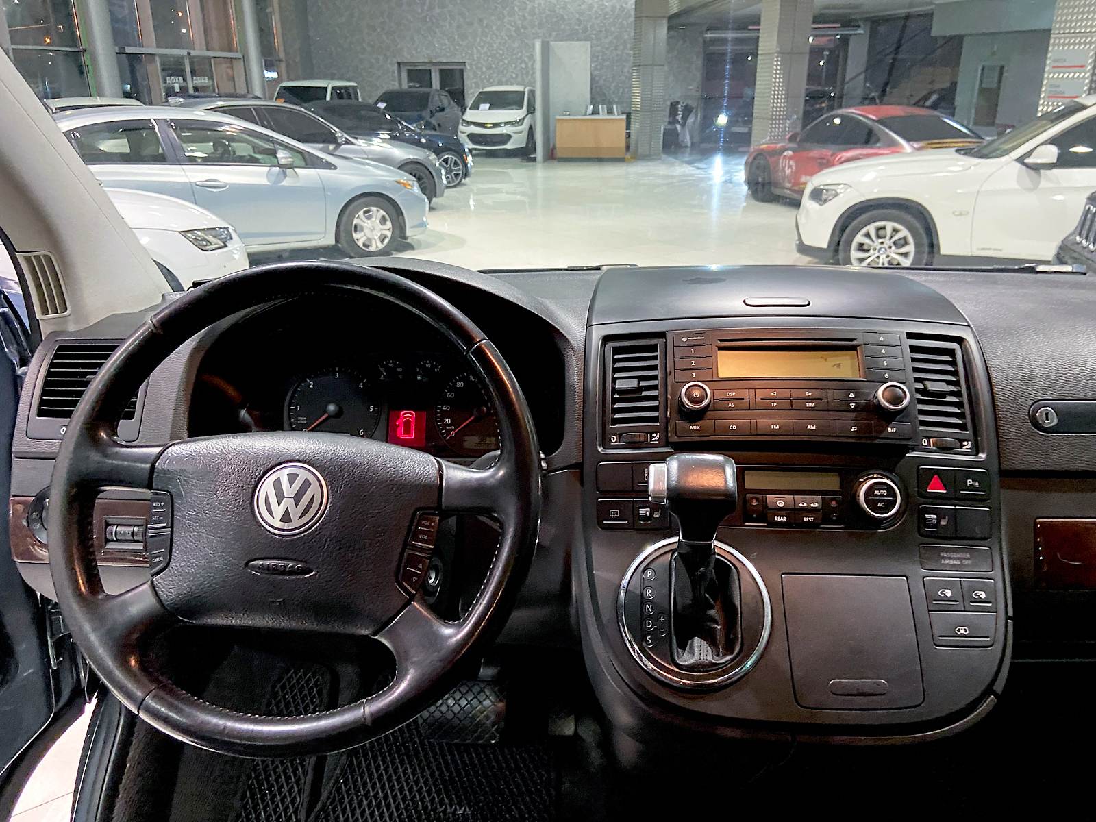 Volkswagen Multivan - Фото 26