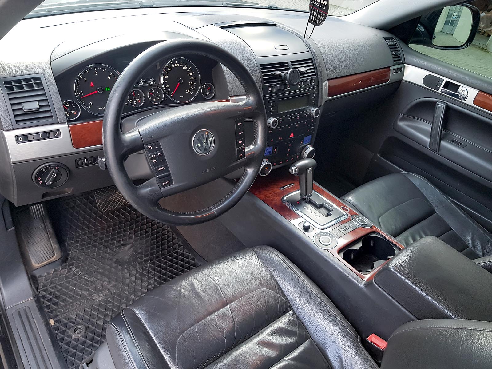 Volkswagen Touareg - Фото 15