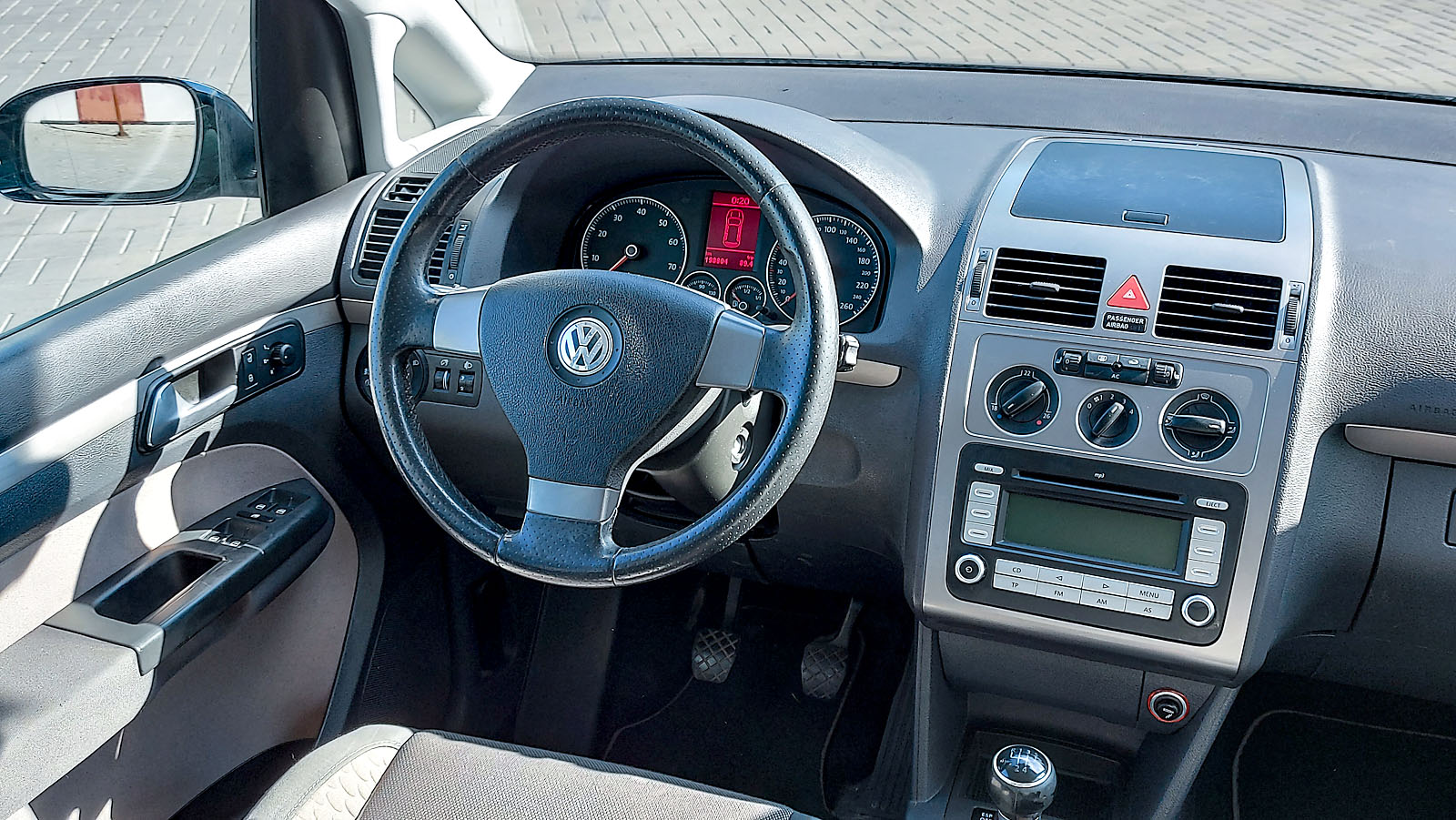 Volkswagen Touran - Фото 22