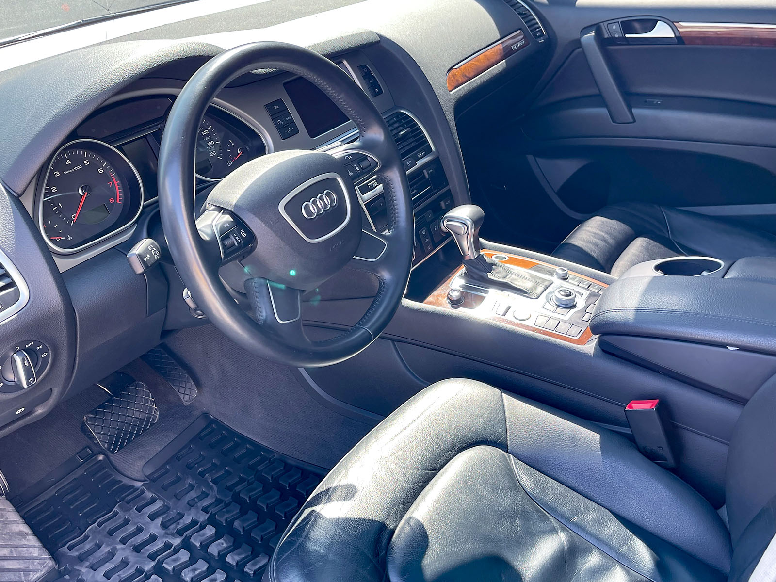 Audi Q7 - Фото 18