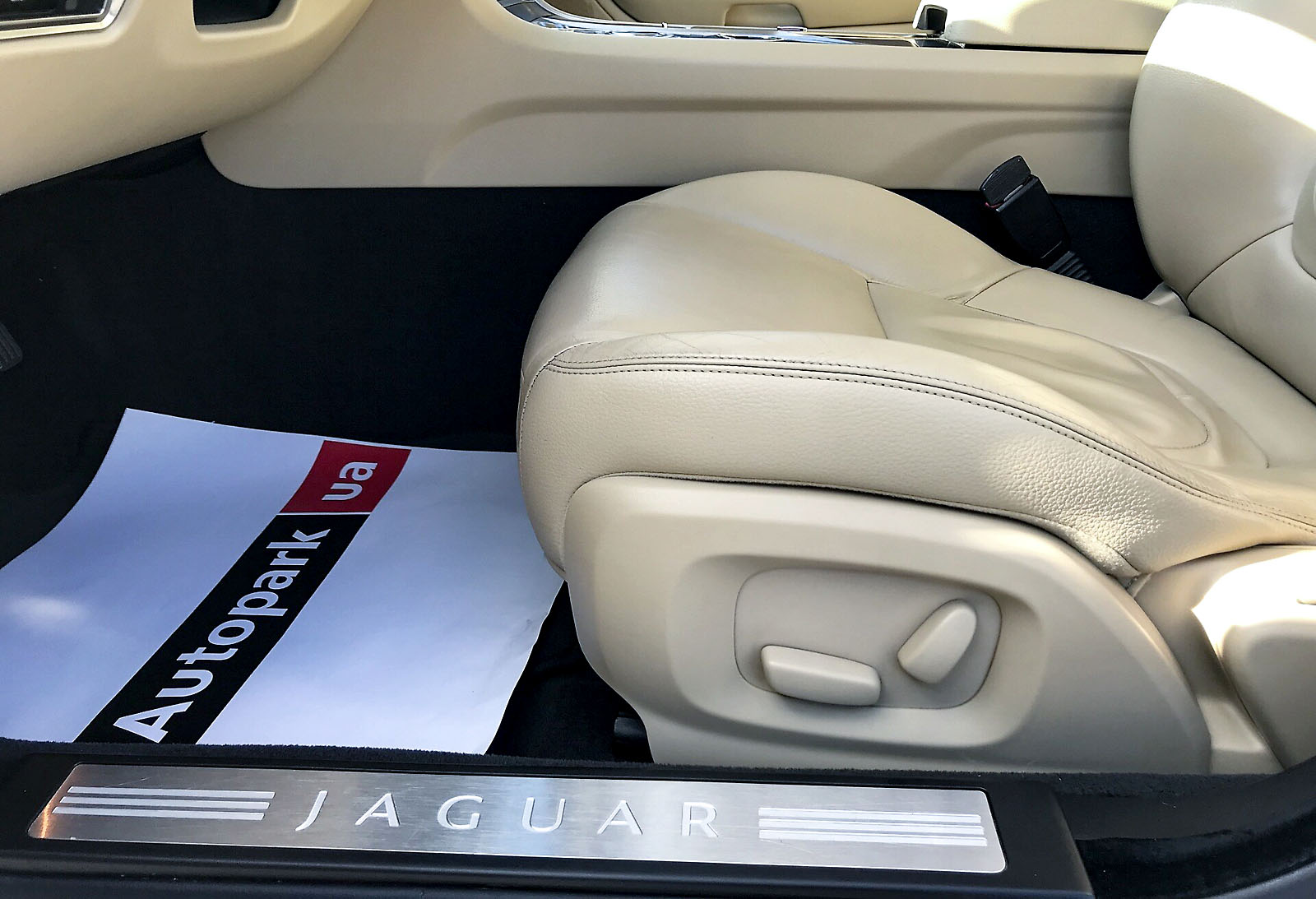 Jaguar XF - Фото 19