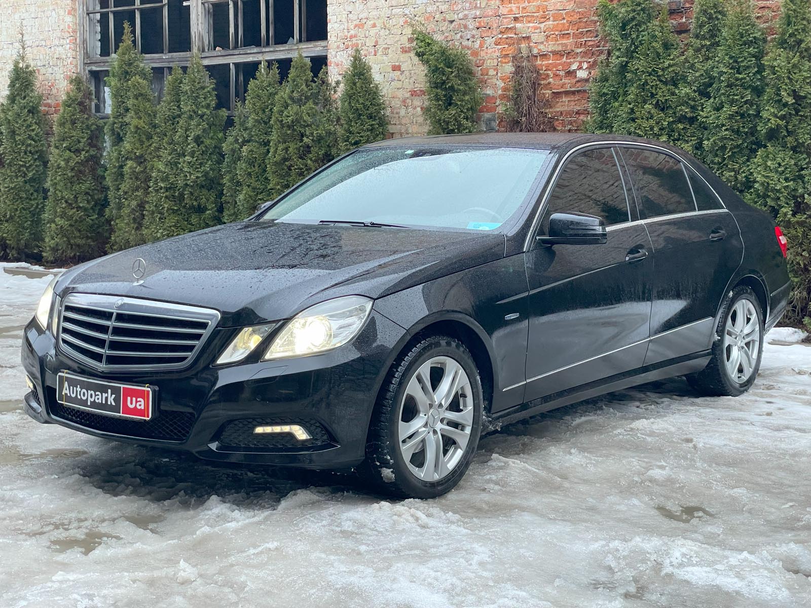 Автомобили Mercedes-Benz E-Class купить в Украине, цена на б/у автомобили  Mercedes-Benz E-Class в наличии, продажа подержанных авто в Autopark