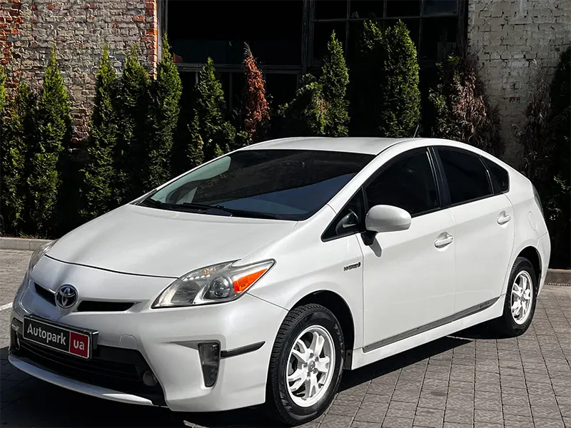 Toyota Prius фото