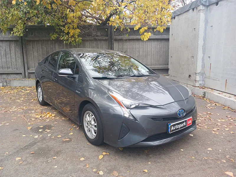 Toyota Prius фото