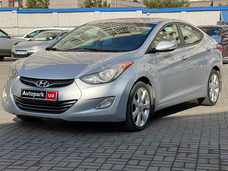 Hyundai Elantra фото