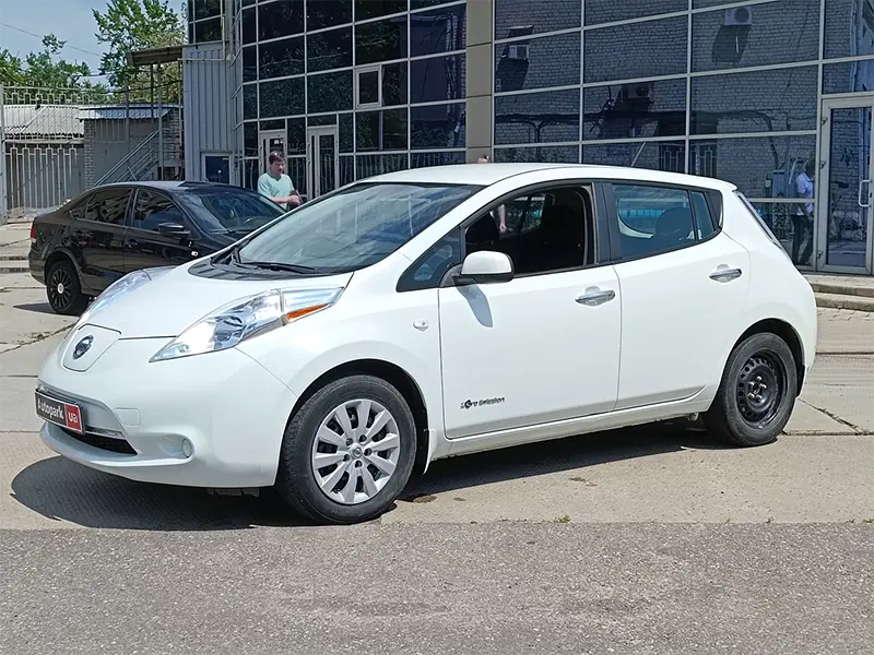 Nissan Leaf фото