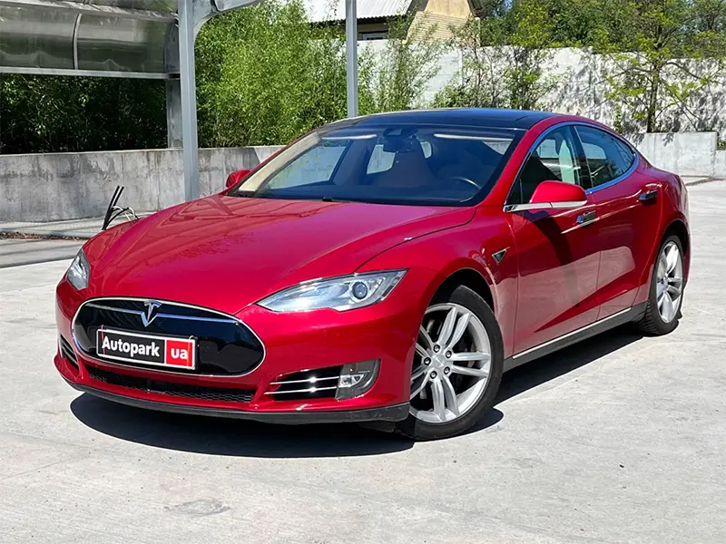 Tesla Model S фото