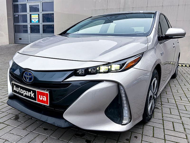 Toyota Prius 2019 фото